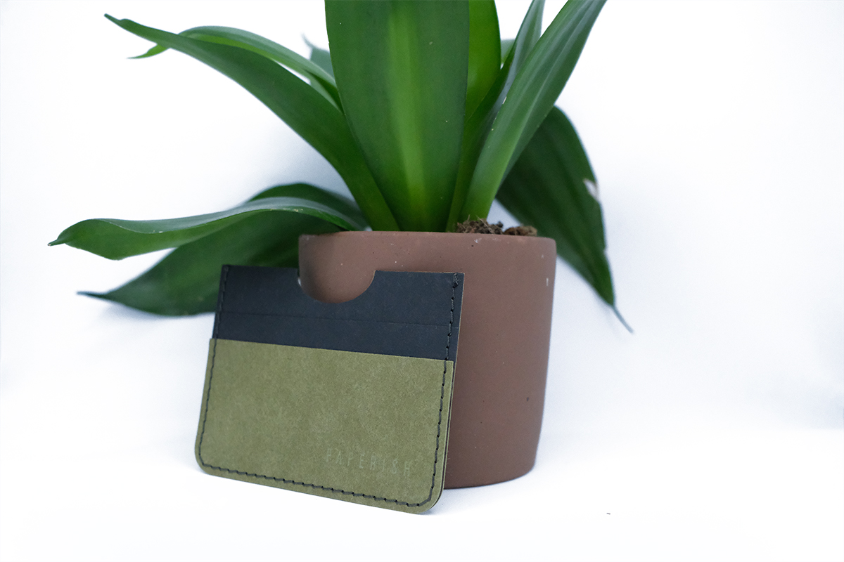 Cardholder OLD | Black &amp; Green HOLE- Front white flower.jpg